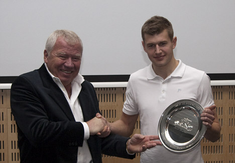 Årets Bilsportskører 2009 er Michael K. Christensen (th.). Prisen blev overrakt af Tom Belsø, Danmarks første Formel 1-kører og den første modtager af prisen som Årets Bilsportskører i 1967. Kåringen skete i Idrættens Hus den 20. november.